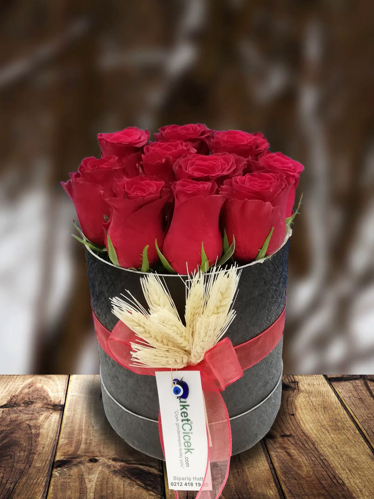  Kutuda  Kırmızı Güller