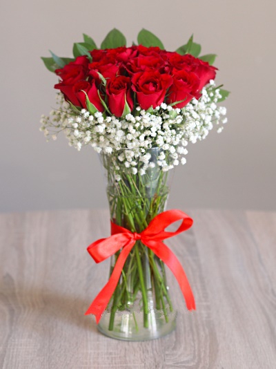 Vazoda 15 Kırmızı Gül