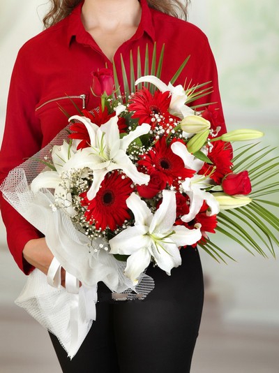 Lilyum Kırmızı Gerbera Buketi