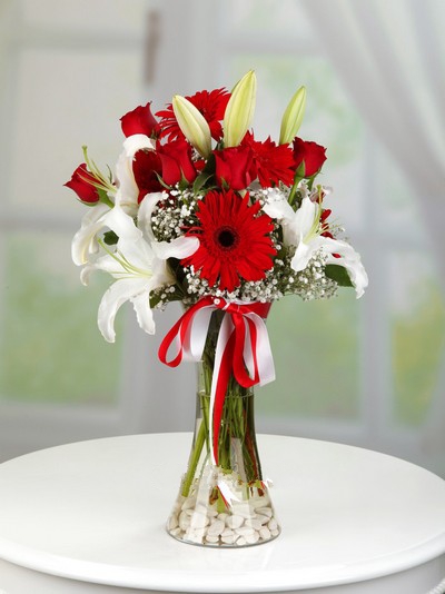Lilyum Kırmızı Güller Gerbera