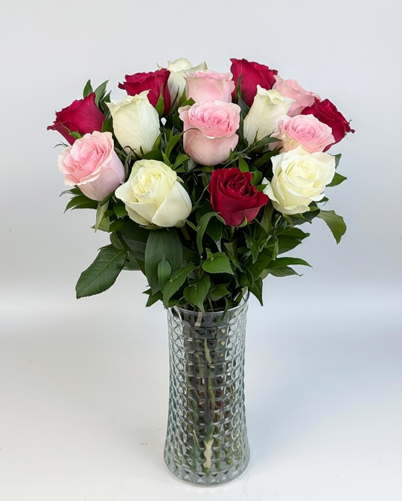 Vazoda 15 Renkli Gül