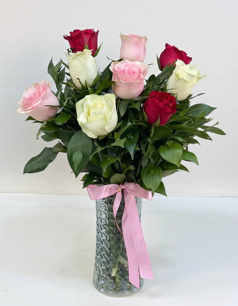 Vazoda 9 Renkli Gül