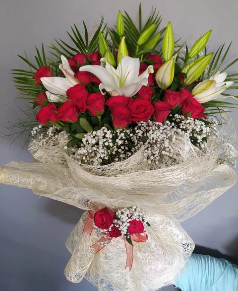 41 Gül ve Lilyum Buketi